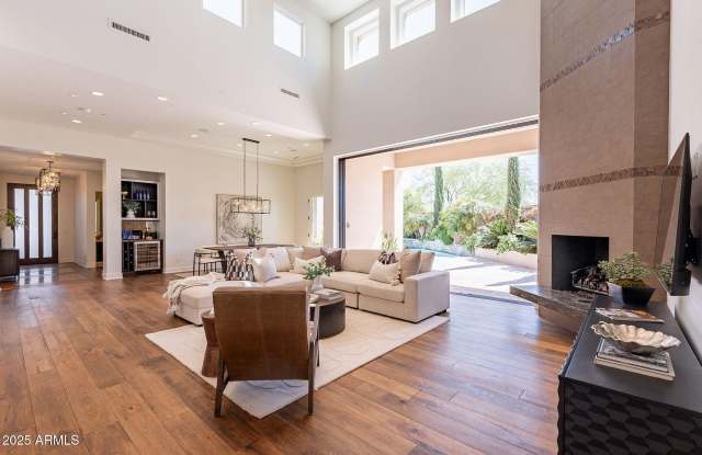 3965 E SIERRA VISTA Drive Gallery 3