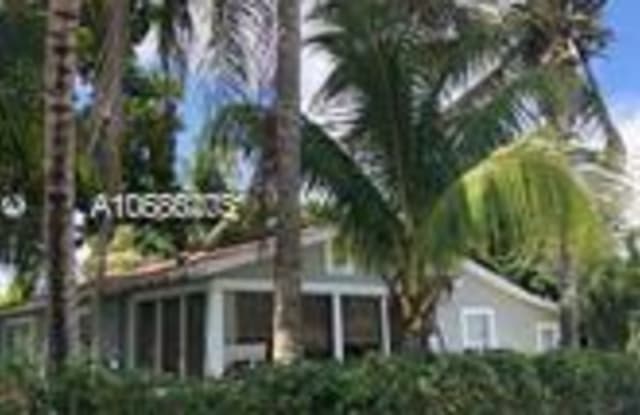 390 NE 164th Ter  U39 - 390 Northeast 164th Terrace, Golden Glades, FL 33162