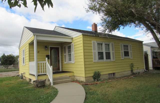 Central/East 2 Bed House w/ Garage Gallery 1