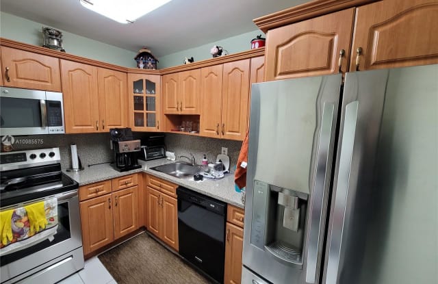7829 Miller Dr - 7829 Southwest 56th Street, Glenvar Heights, FL 33155