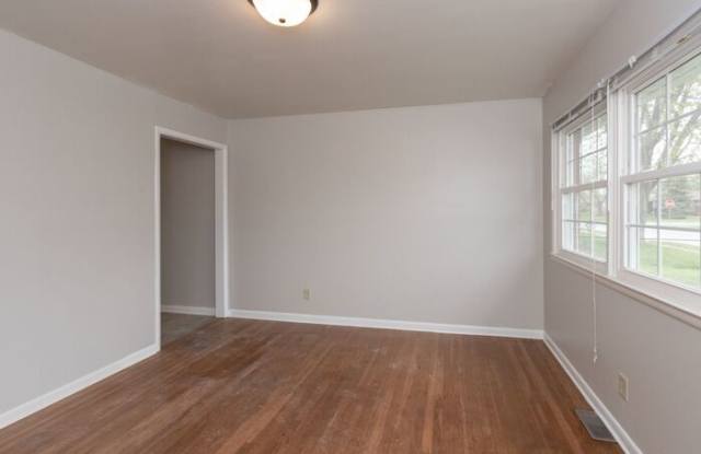 180 North 8th Avenue Gallery 4