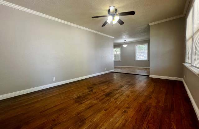 Great Three Bedroom with 2 Living Areas Gallery 3