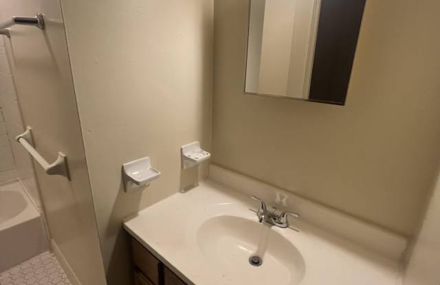 1300 N 16TH COURT Gallery 3