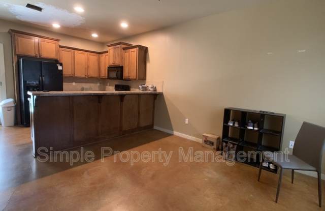 2884 Muzzy St Gallery 3