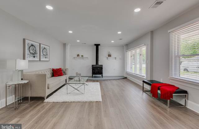 1102 N ARGONNE AVENUE Gallery 4