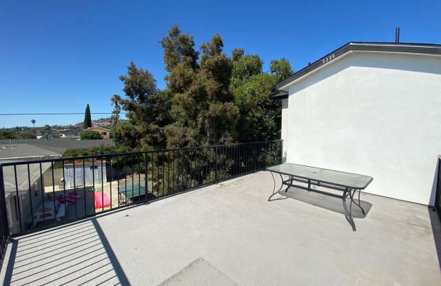 4BD/2BA w/ Rooftop Deck! Gallery 3