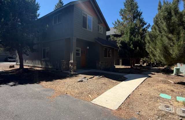 Freshly Remodeled 3 Bedroom 2.5 Bathroom Home in Crescent Creek Gallery 3