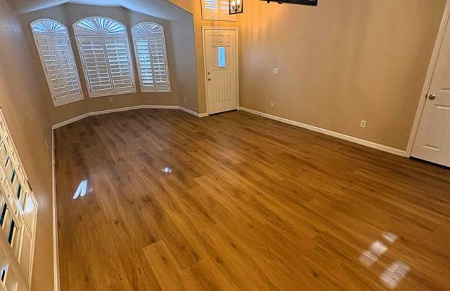 Phoenix 3 Bedroom 2 Bath near Desert Ridge Gallery 4