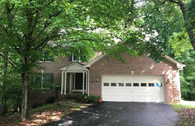 616 HICKORY CIRCLE Gallery 2