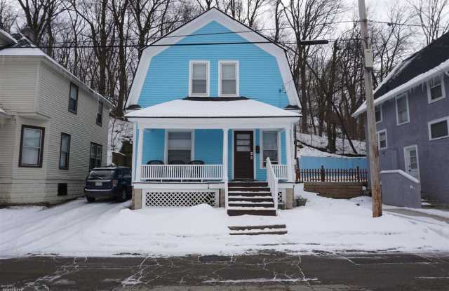 955 Bellevue Pl - 955 Bellevue Place, Kalamazoo, MI 49007
