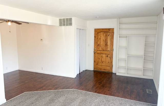 Comfy 2 Bedroom Condo in West Valley photos photos