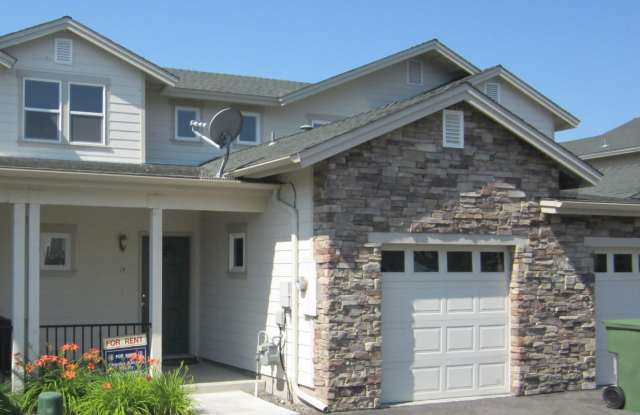 Beautiful 2 Bedroom Townhouse With Loft photos photos