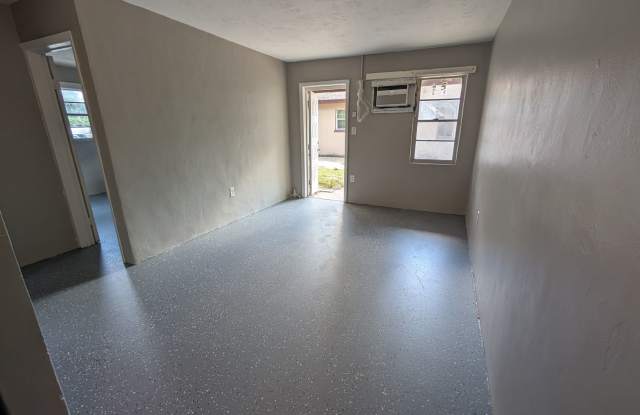 2/1 home in sarasota, great location, and pet-friendly! photos photos