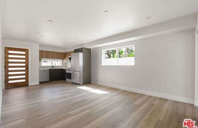 714 W 41st Pl Gallery 4