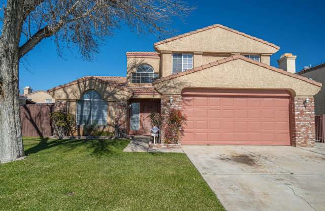 Beautiful 4 Bedroom Lancaster Home with Desirable Amenities! photos photos