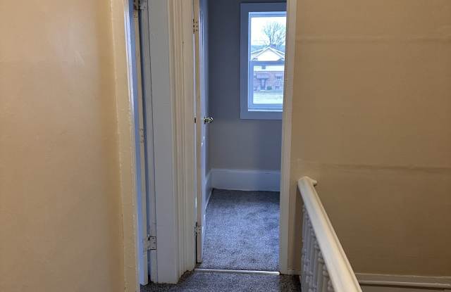 121 South Cherry Street - 1/2 Upstairs Gallery 3