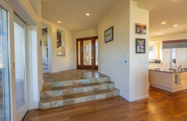 Furnished Āina Haina Ridge Home with Panoramic Ocean Views Gallery 3