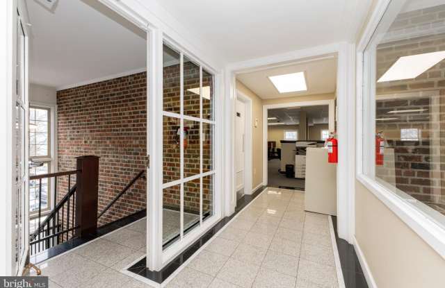 156 MAPLE Avenue E Gallery 2
