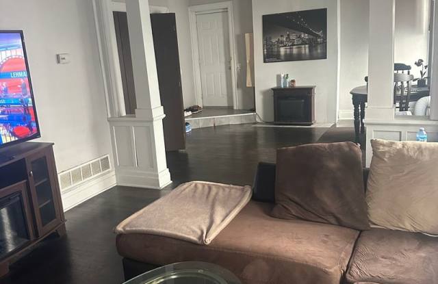 Charming 2BR Duplex in Buffalo directly on Elmwood photos photos