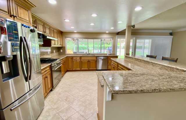 Stunning and Spacious 6b/3b bath home in Simi Valley! photos photos