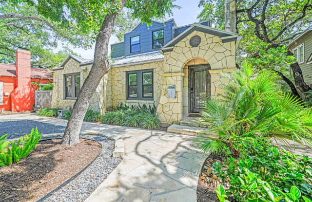 RENOVATED 5-BEDROOM HOME IN ALAMO HEIGHTS Gallery 1