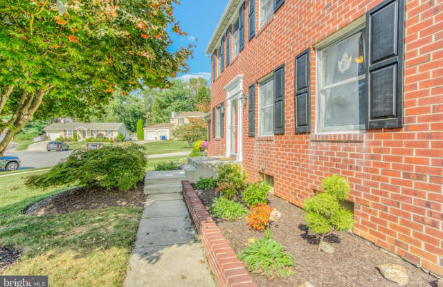 1105 OAK RIDGE COURT Gallery 2