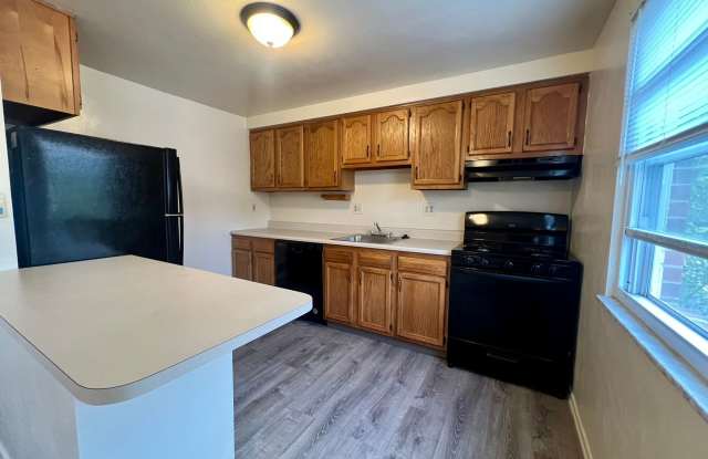 Magnificent 3 Bedroom Townhome with Garage! A Hidden Gem in Plum! Call Today! photos photos