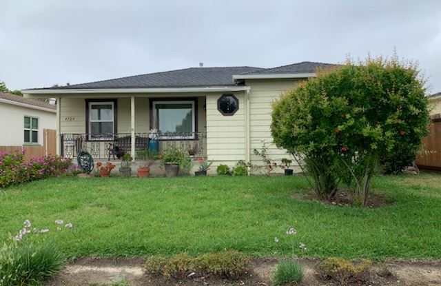4724 Winona Avenue Gallery 3