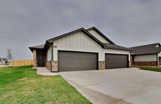 Luxury 3 Bedroom 2 Bathroom Duplex in Piedmont Schools (Neighborhood park and basketball court) photos photos