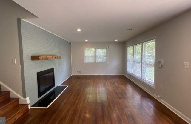 6006 WINDHAM Road Gallery 2