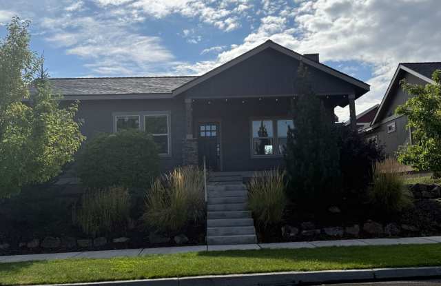 NE 3 Bdrm, 2 Bath, Gas Heat/Fireplace, Air Conditioning, Fenced Yard, DBL Garage photos photos