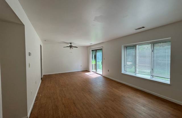 3 Bedroom 2.5 Bath Townhouse Gallery 4