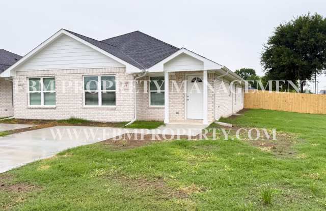 100 E Camden St - Brand New 2 Bedroom, 2 Bathroom Duplex Located in Rice, TX! photos photos