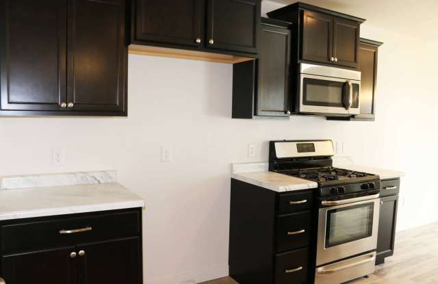 Amazing Townhome in Legacy Ranch! Gallery 4