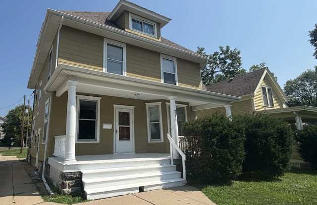 Available August 1st, 5 bedroom, 2 bathroom, Off Street Parking Included! Gallery 1