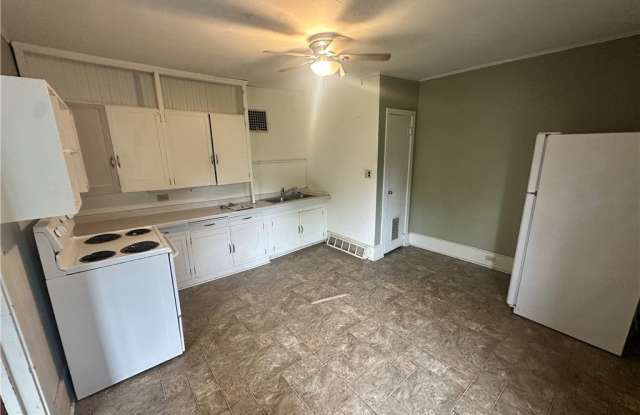 1301 Broadway Street S unit: 1 photos photos