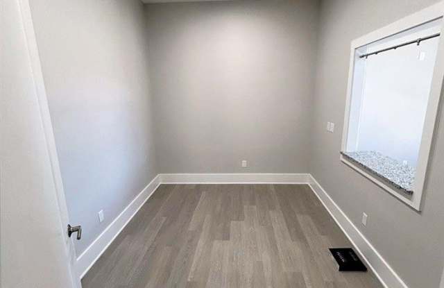 140 E Professional Park Court Gallery 4