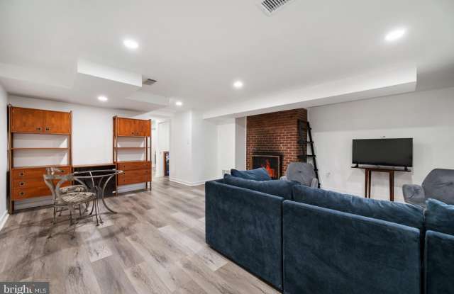 8504 FARRELL Drive Gallery 4