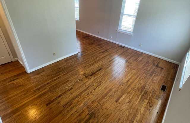 5819 Greenfield Avenue Gallery 2