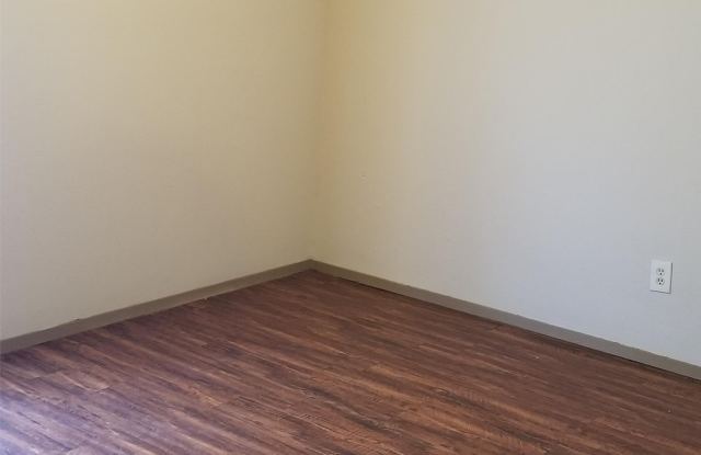 1902 Whiteoak Dr Gallery 3