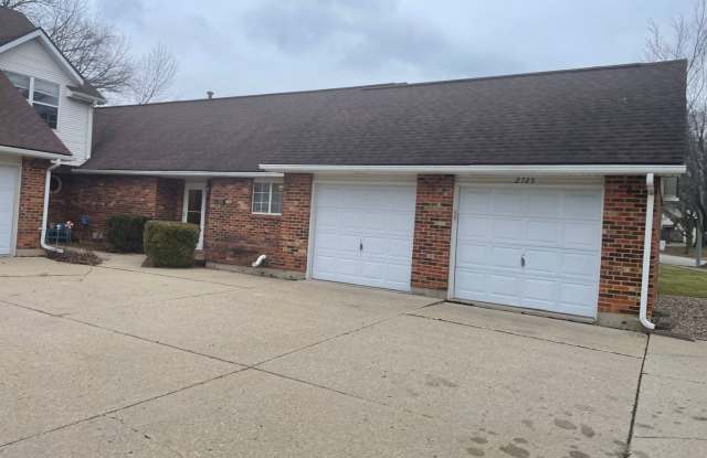 Spacious  Stylish Condo for Rent: 2 Bed/2 Bath! - 2725 Dartmouth Drive, Springfield, IL 62712