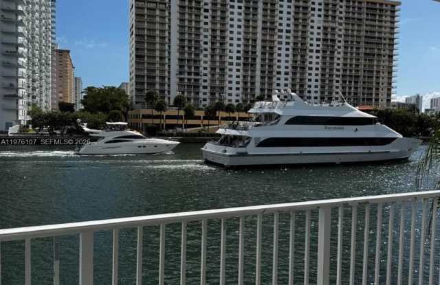 4000 NE 170th St photos photos