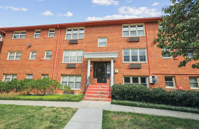 2030 N Woodrow St Apt 6 Gallery 1