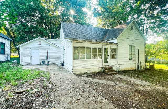 Spacious 3-Bed, 2-Bath with Flexible Dual Living Areas in Cleveland Gallery 3