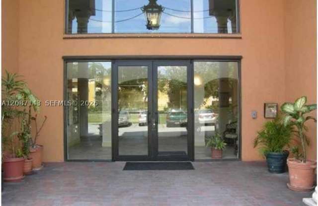 9340 Fontainebleau Blvd Gallery 2