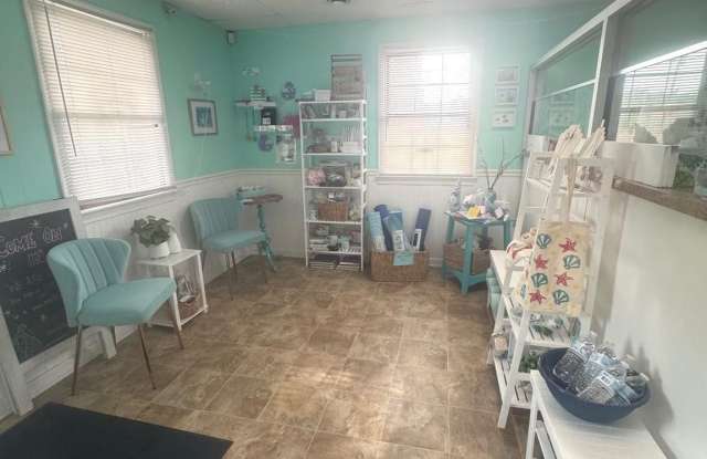 233 COLONIAL Avenue Gallery 4