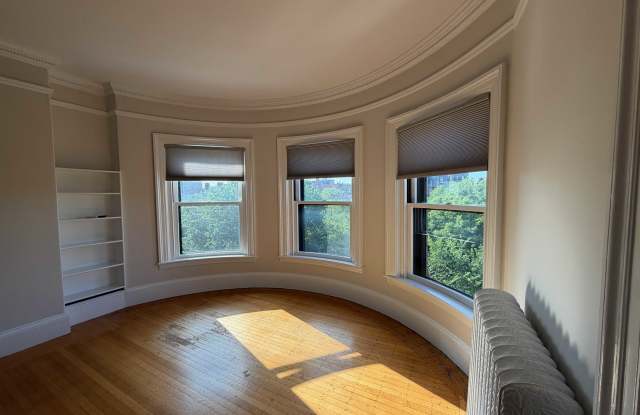 186 Commonwealth Avenue Gallery 2