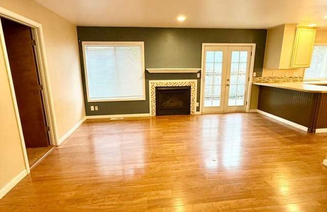Desirable Neighborhood Home Gallery 4