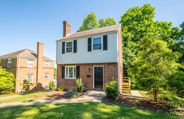 AVAILABLE JULY 1ST!! Don't miss this STUNNING 3 bedroom! photos photos