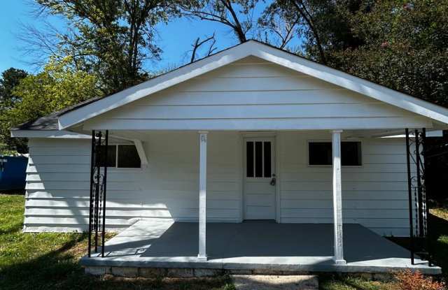 Recently Renovated 2 Bed, 1 Bath Home! photos photos